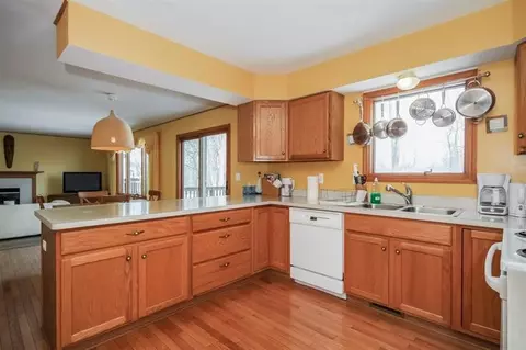 2040 Chestnut Cres, Saline, MI 48176 photo 6