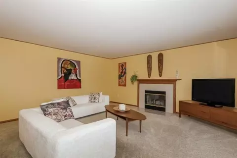 2040 Chestnut Cres, Saline, MI 48176 photo 11