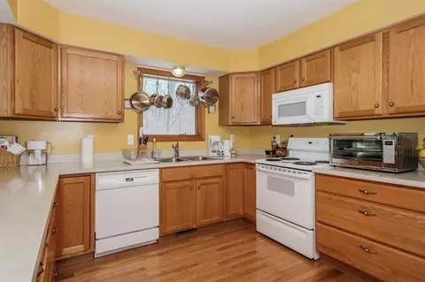 2040 Chestnut Cres, Saline, MI 48176 photo 5