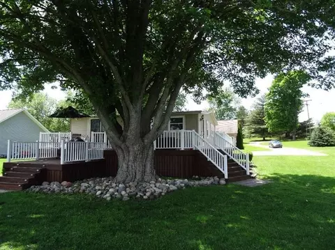 8142 Roepke Ct, Gregory, MI 48137 photo 2
