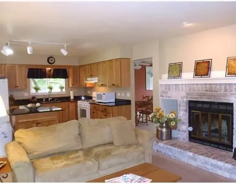 714 Sciomeadows Dr, Ann Arbor, MI 48103 photo 2