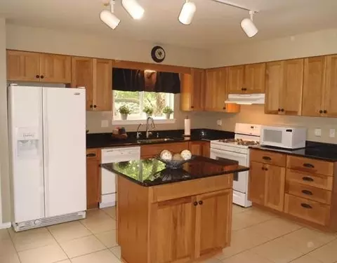 714 Sciomeadows Dr, Ann Arbor, MI 48103 photo 4