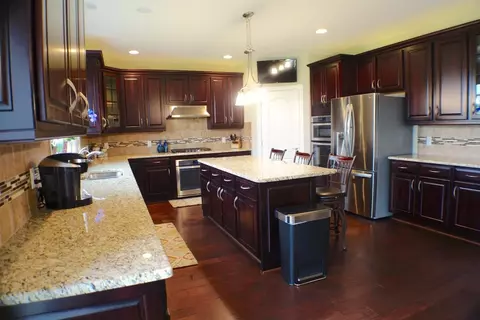 2195 Hackamore Dr, Ann Arbor, MI 48103 photo 2
