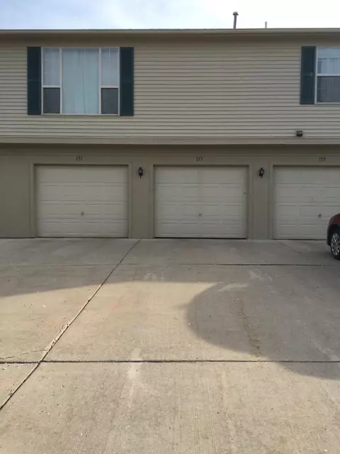 153 Commons Cir, Saline, MI 48176 photo 2
