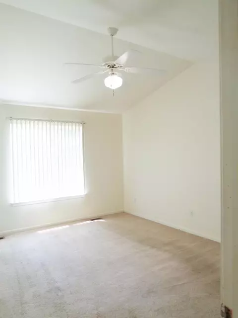 39377 Commons Dr, Romulus, MI 48174 photo 10