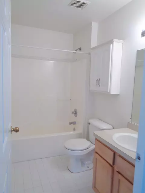 39377 Commons Dr, Romulus, MI 48174 photo 9