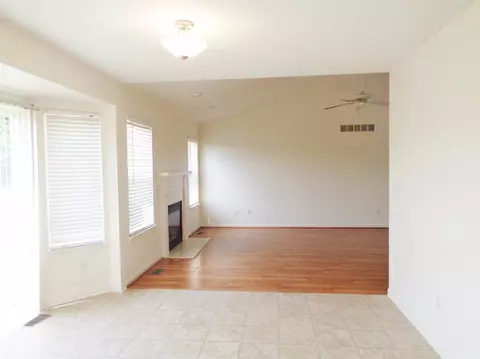 39377 Commons Dr, Romulus, MI 48174 photo 5