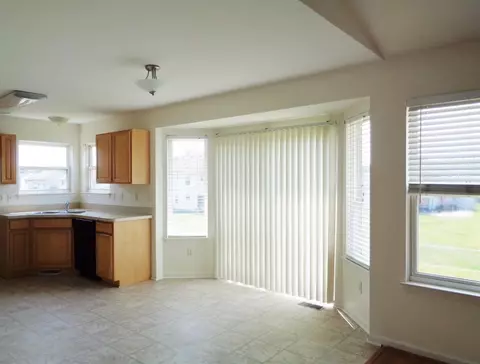 39377 Commons Dr, Romulus, MI 48174 photo 4