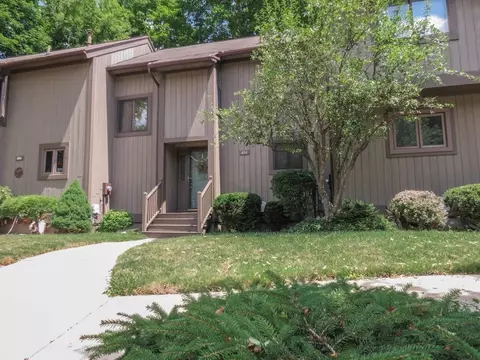 404 Hermitage Dr, Tecumseh, MI 49286 photo 2