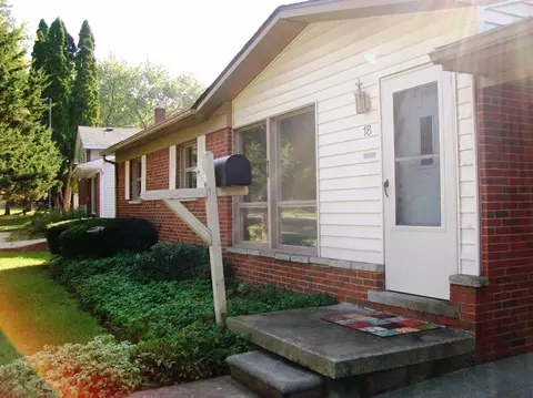 18 Tower Dr, Saline, MI 48176 photo 2