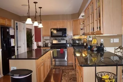 422 Sydney Dr, Saline, MI 48176 photo 8