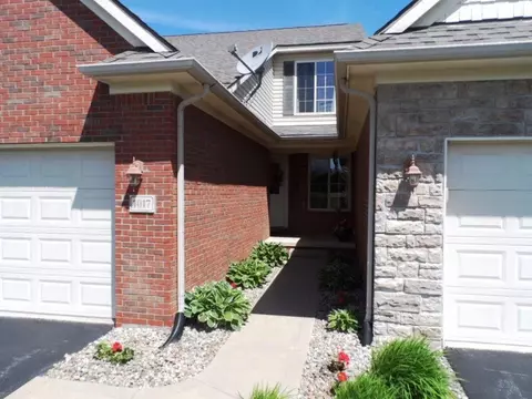 1017 Meadow View Dr, Tecumseh, MI 49286 photo 2