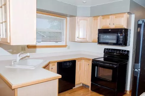 30231 Dover St, Flat Rock, MI 48134 photo 4