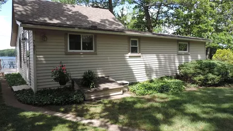 7481 Noahs Lndg, Gregory, MI 48137 photo 1