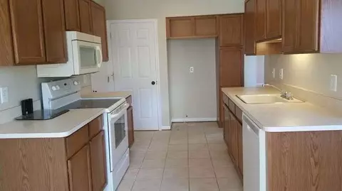 182 Commons Ct, Saline, MI 48176 photo 8