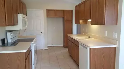 182 Commons Ct, Saline, MI 48176 photo 7