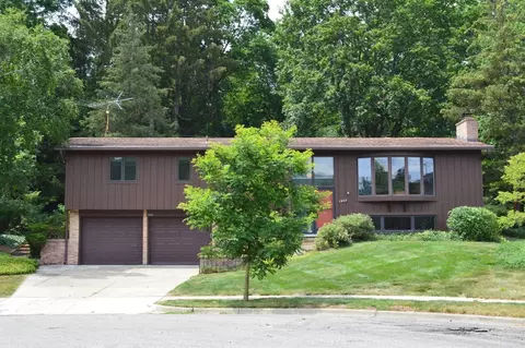 1930 Hampton Ct, Ann Arbor, MI 48103 photo 1
