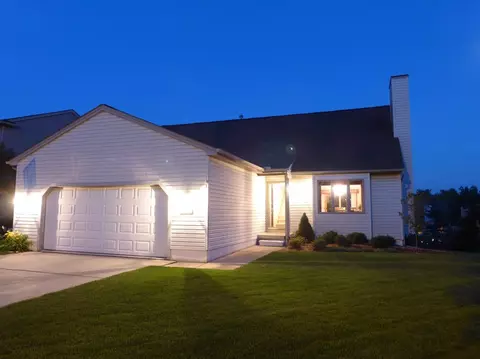 856 Berkshire Dr, Saline, MI 48176 photo 1
