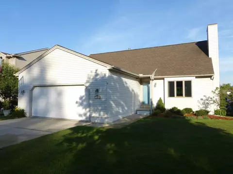 856 Berkshire Dr, Saline, MI 48176 photo 2