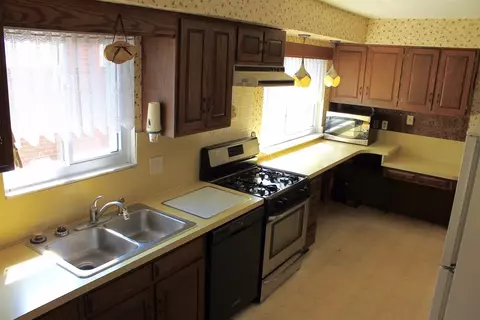 18325 S Spring Ct, Fraser, MI 48026 photo 7