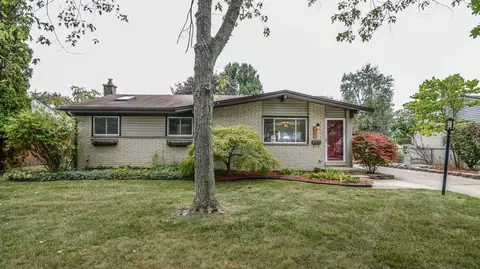 216 Wallace Dr, Saline, MI 48176 photo 1