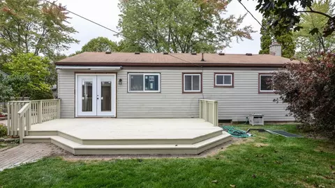 216 Wallace Dr, Saline, MI 48176 photo 2