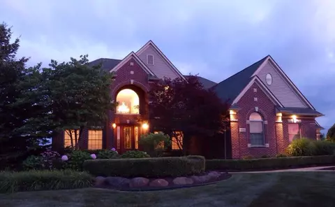 9050 Carter Dr, Saline, MI 48176 photo 2