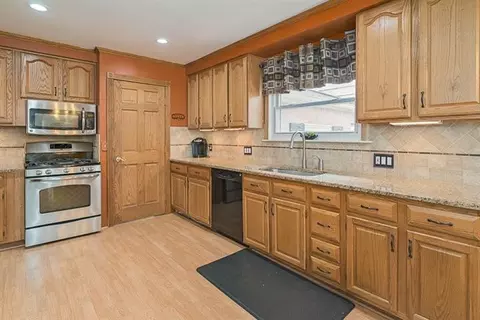 35771 Wick Rd, Romulus, MI 48174 photo 14