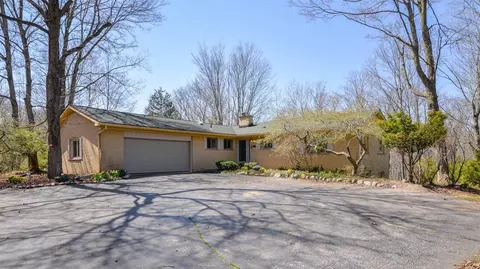 16 Riverside Dr, Saline, MI 48176 photo 1