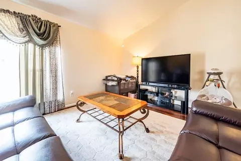 147 Commons Cir, Saline, MI 48176 photo 4