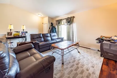 147 Commons Cir, Saline, MI 48176 photo 3
