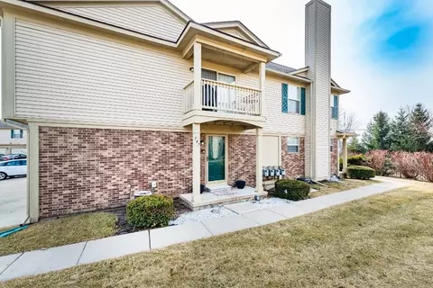 147 Commons Cir, Saline, MI 48176 photo 2
