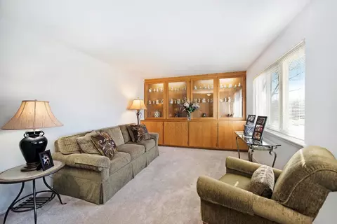 231 Harper Dr, Saline, MI 48176 photo 2
