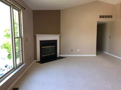 167 Commons Cir, Saline, MI 48176 photo 3