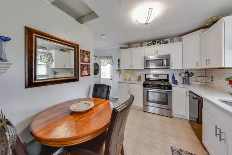 6211 Hyde Park St, Romulus, MI 48174 photo 5