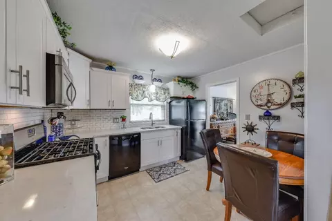 6211 Hyde Park St, Romulus, MI 48174 photo 8