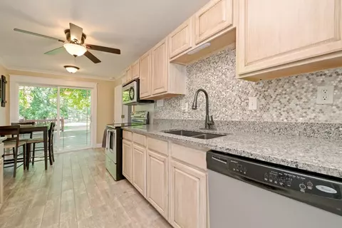 6327 E Dunbar Rd, Monroe, MI 48161 photo 9