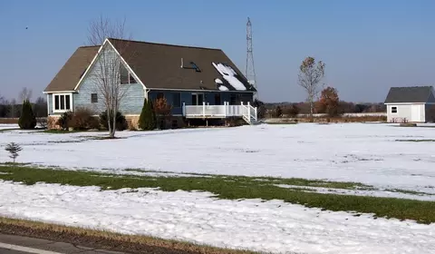 275 E Bemis Rd, Saline, MI 48176 photo 4