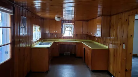 812 Eaton St, Jackson, MI 49202 photo 3