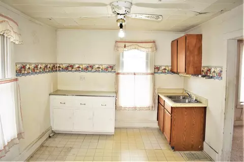 705 E Main St, Milan, MI 48160 photo 7