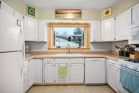 402 Brown St, Tecumseh, MI 49286 photo 6