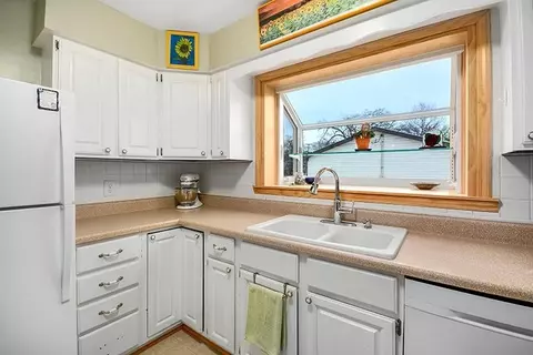 402 Brown St, Tecumseh, MI 49286 photo 9