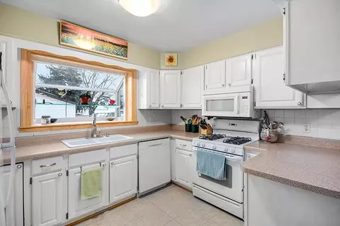 402 Brown St, Tecumseh, MI 49286 photo 5