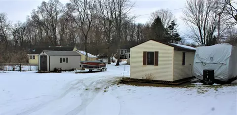 135 Cherokee Cres, Jackson, MI 49203 photo 5