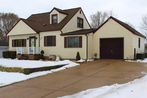 135 Cherokee Cres, Jackson, MI 49203 photo 2