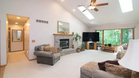 2056 Chestnut Cres, Saline, MI 48176 photo 23