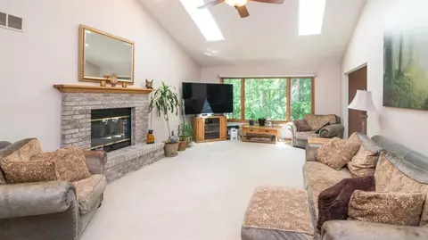 2056 Chestnut Cres, Saline, MI 48176 photo 24