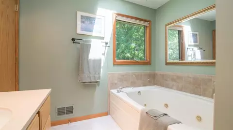 2056 Chestnut Cres, Saline, MI 48176 photo 38
