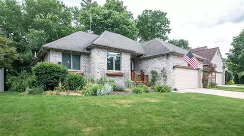 2056 Chestnut Cres, Saline, MI 48176 photo 3