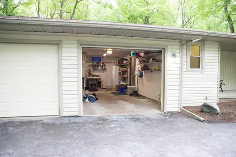 2343 S Corlett, Brighton, MI 48114 photo 35